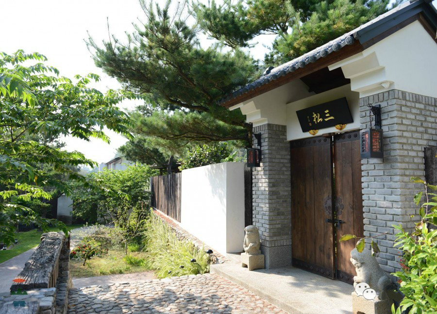 开云体育- 开云体育官方网站- 开云体育APP 最新2025山水为幕 苗衣秀新——吉首市蝴蝶寨传统苗族服饰“村T秀”现场见闻